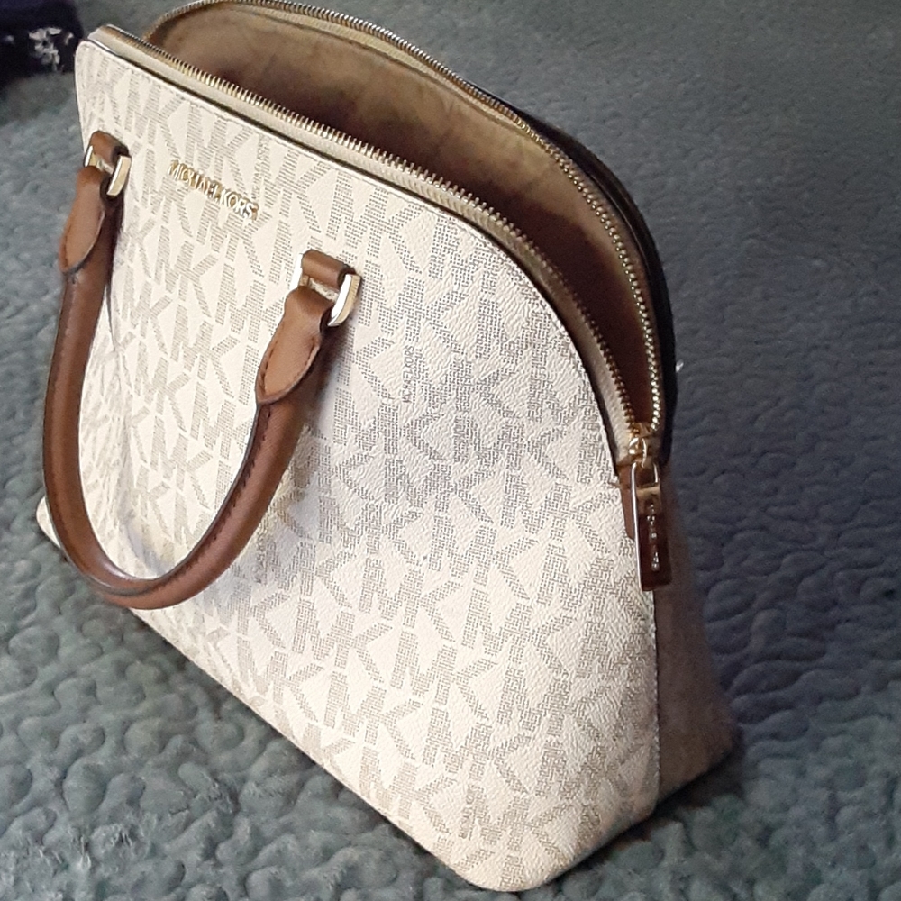 Hand-Bag - Picture 2 of 4